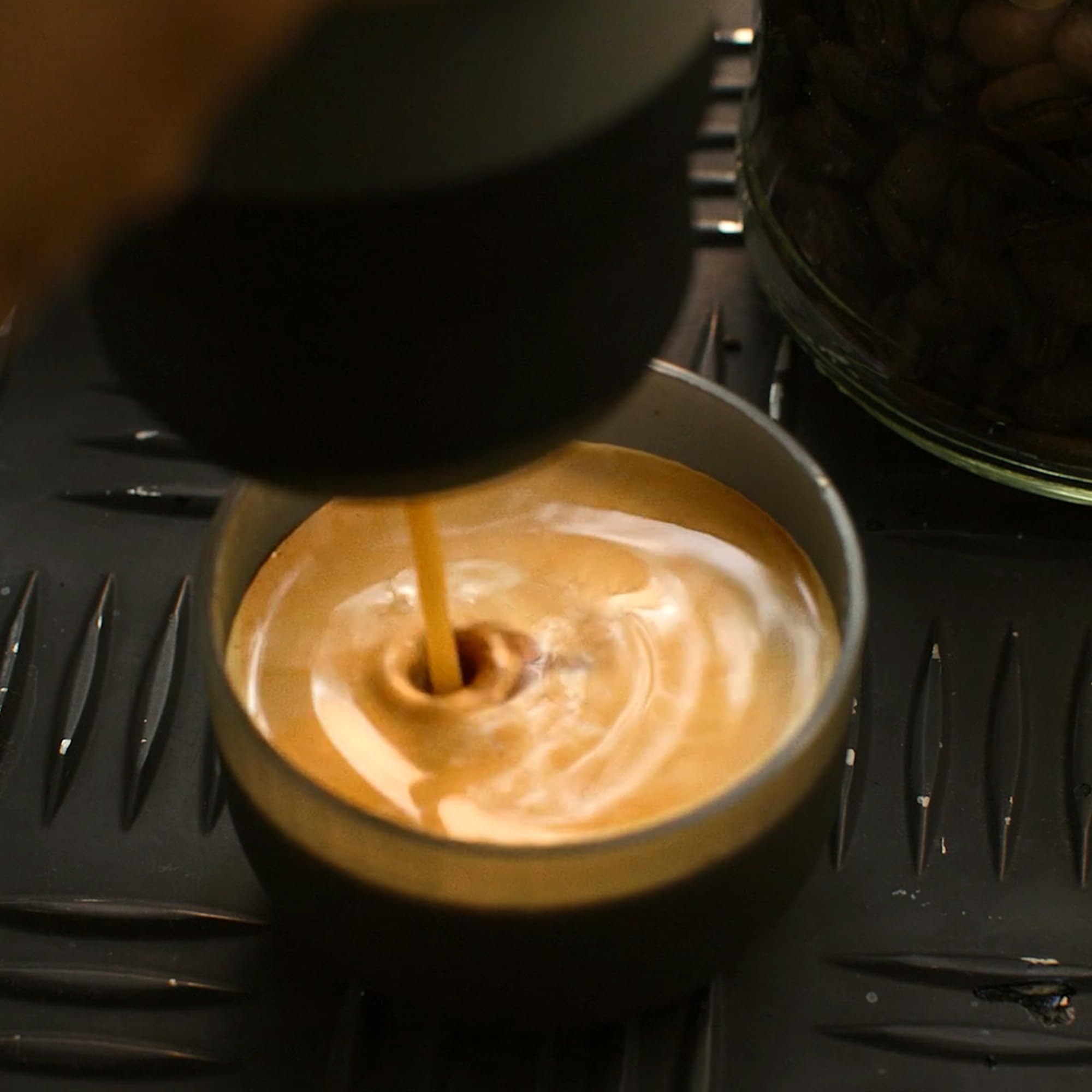 WACACO Minipresso GR2 eco-friendly shell uses wheat-based polymers.