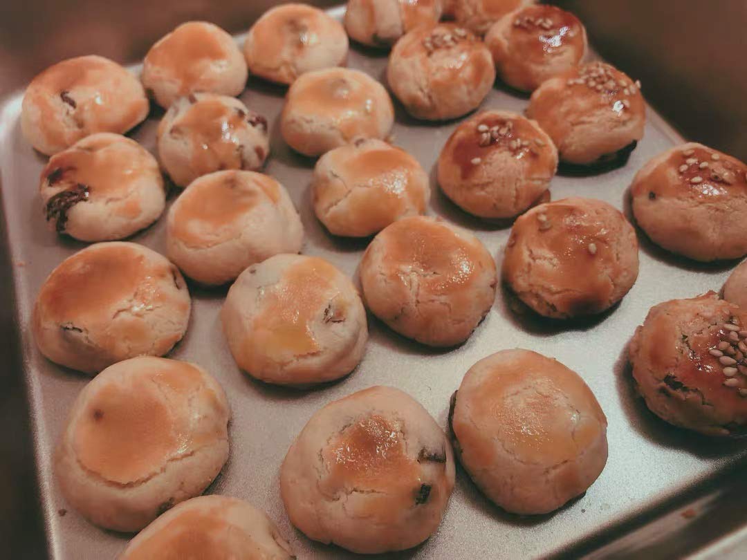 Walooza two piece bakeware kit offers flexible oven options.