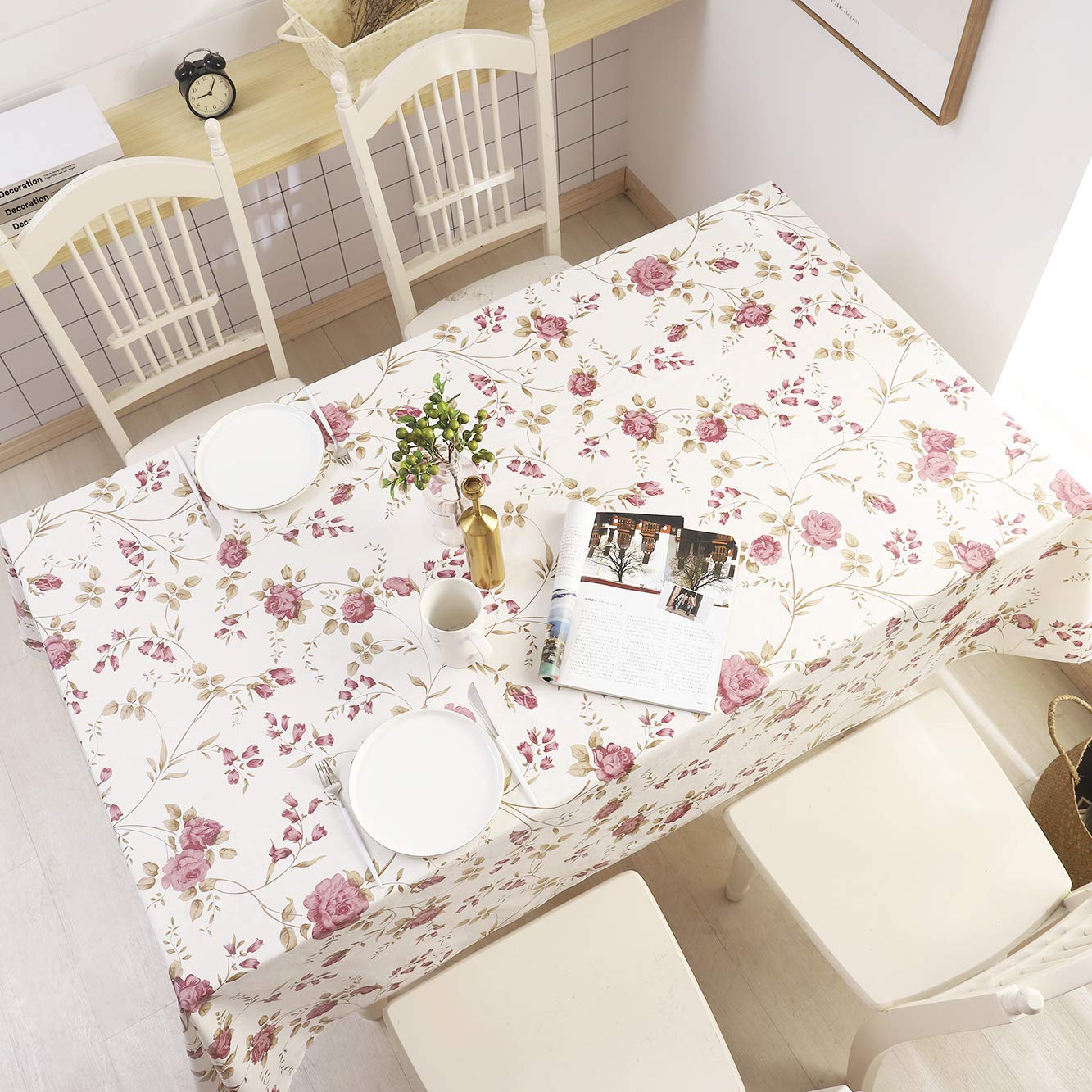 Walrus indoor-outdoor tablecloth in rectangular shape suits patio or dining rooms.