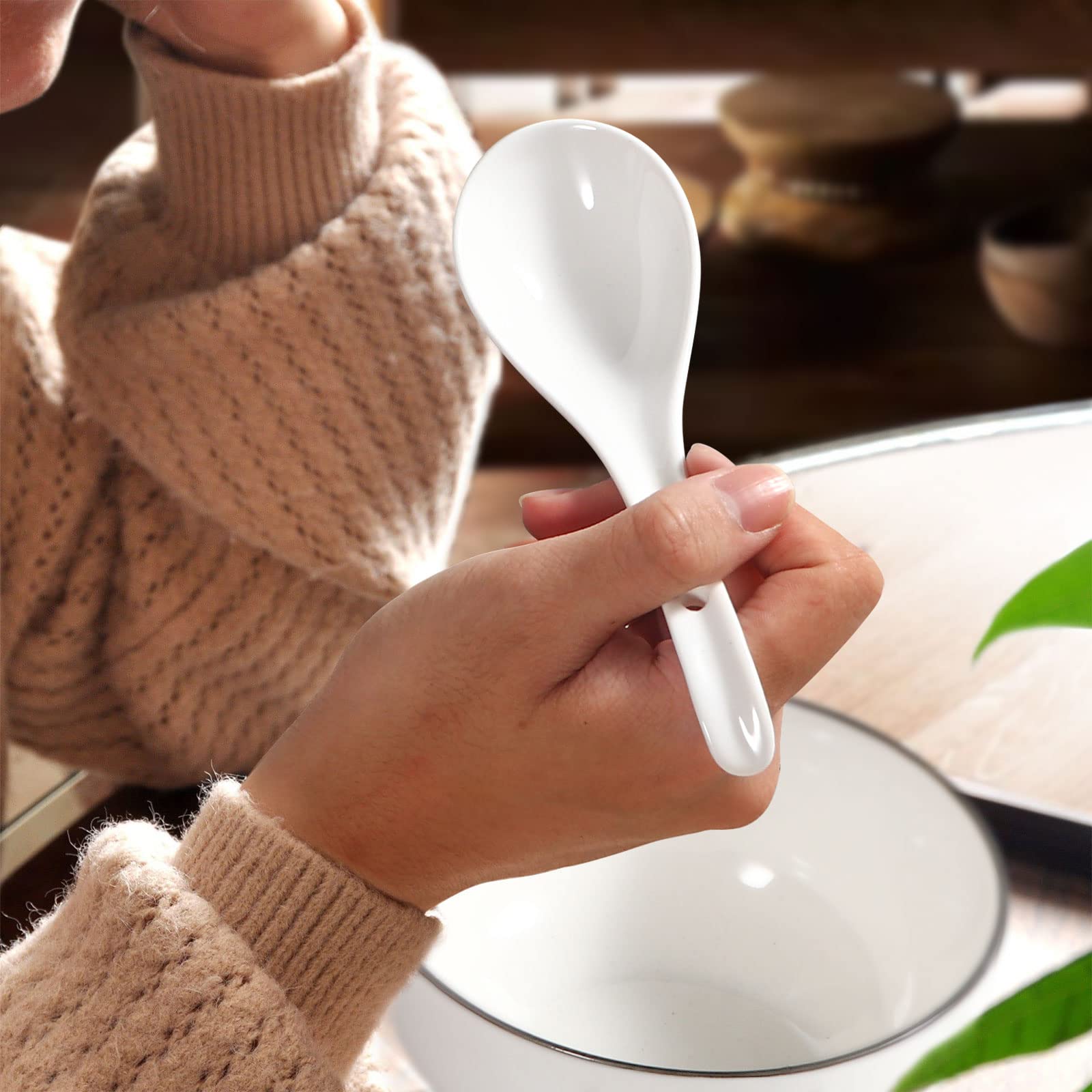 Wareland non-toxic, heat-resistant spoon for hot soups.