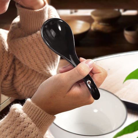 Wareland non-slip spoon design helps prevent slips during meals