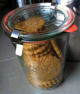 Weck Mold Jar helps keep vegetables crisp and preserved.