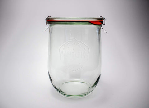 Dishwasher-safe Weck glass jar for easy reuse.
