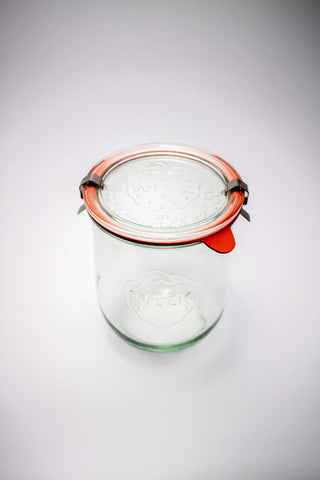 WECK Tulip jar stable bottom preventing tipping on shelves.