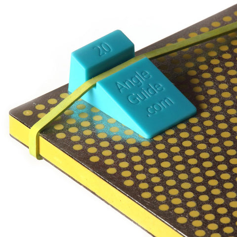 Wedgek AGM blue angle wedge demonstrates a 10–20 degree range for knives.