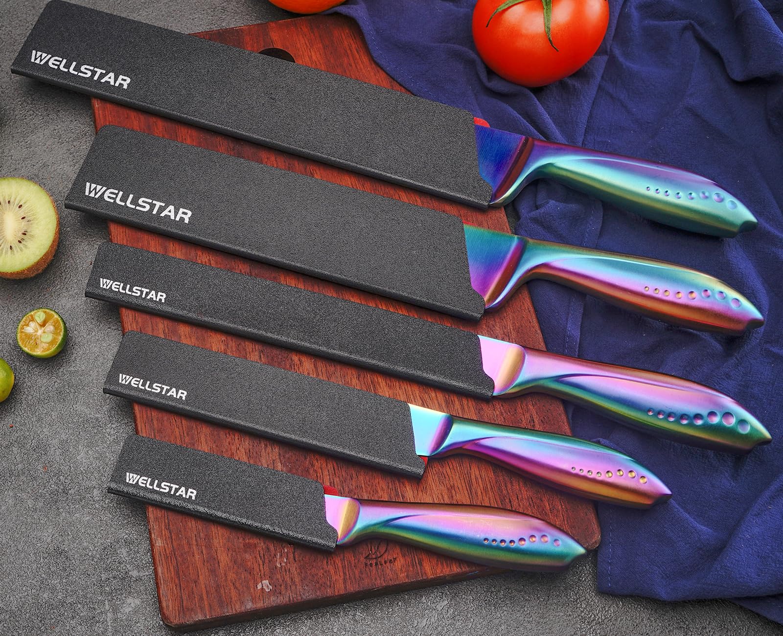 WELLSTAR safe-blade storage keeps countertops neat and knives ready.