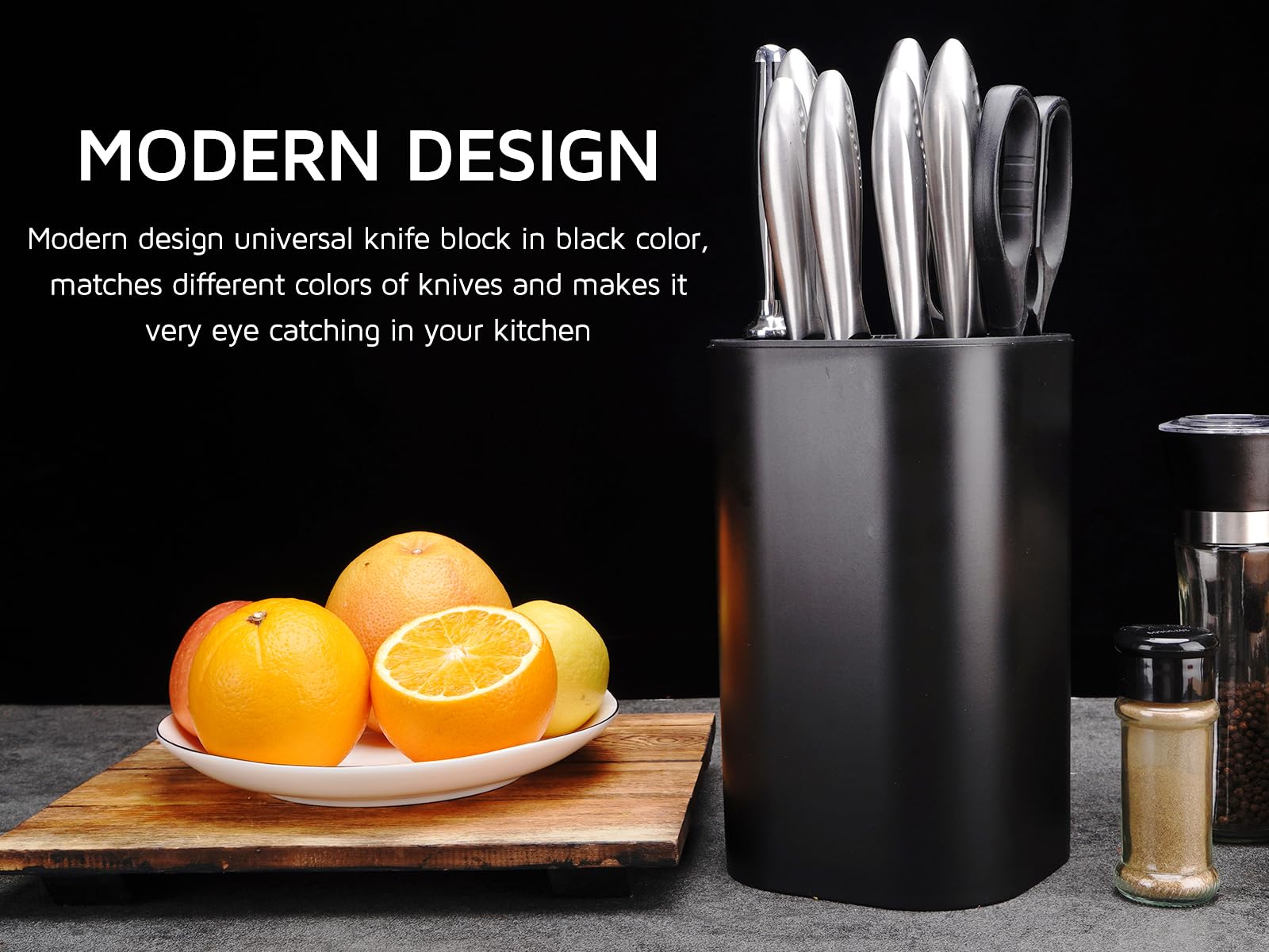 WELLSTAR knife block filled with knives demonstrates high capacity storage.