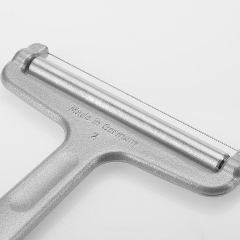 Westmark roller design supports smooth slicing motion