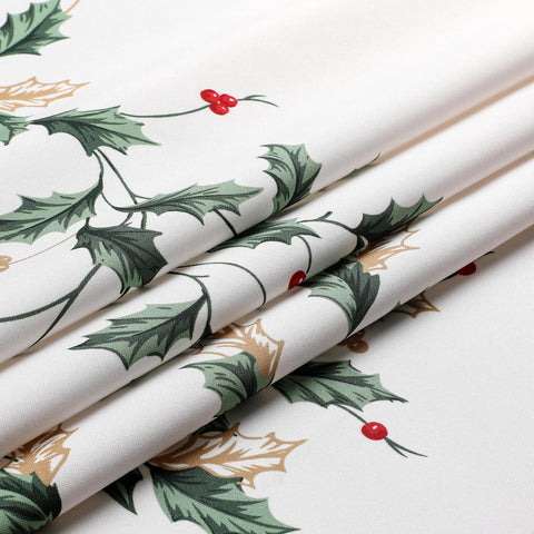 Wewoch wrinkle-resistant fabric keeps the tablecloth looking tidy