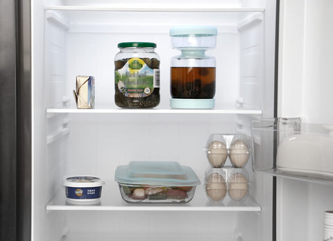 Leakproof hourglass jar helps keep brine contained