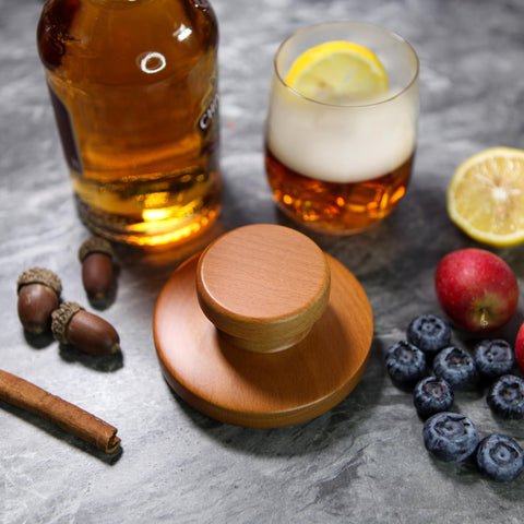 WillsCoo luxe gift box highlights a premium gift for whiskey lovers.