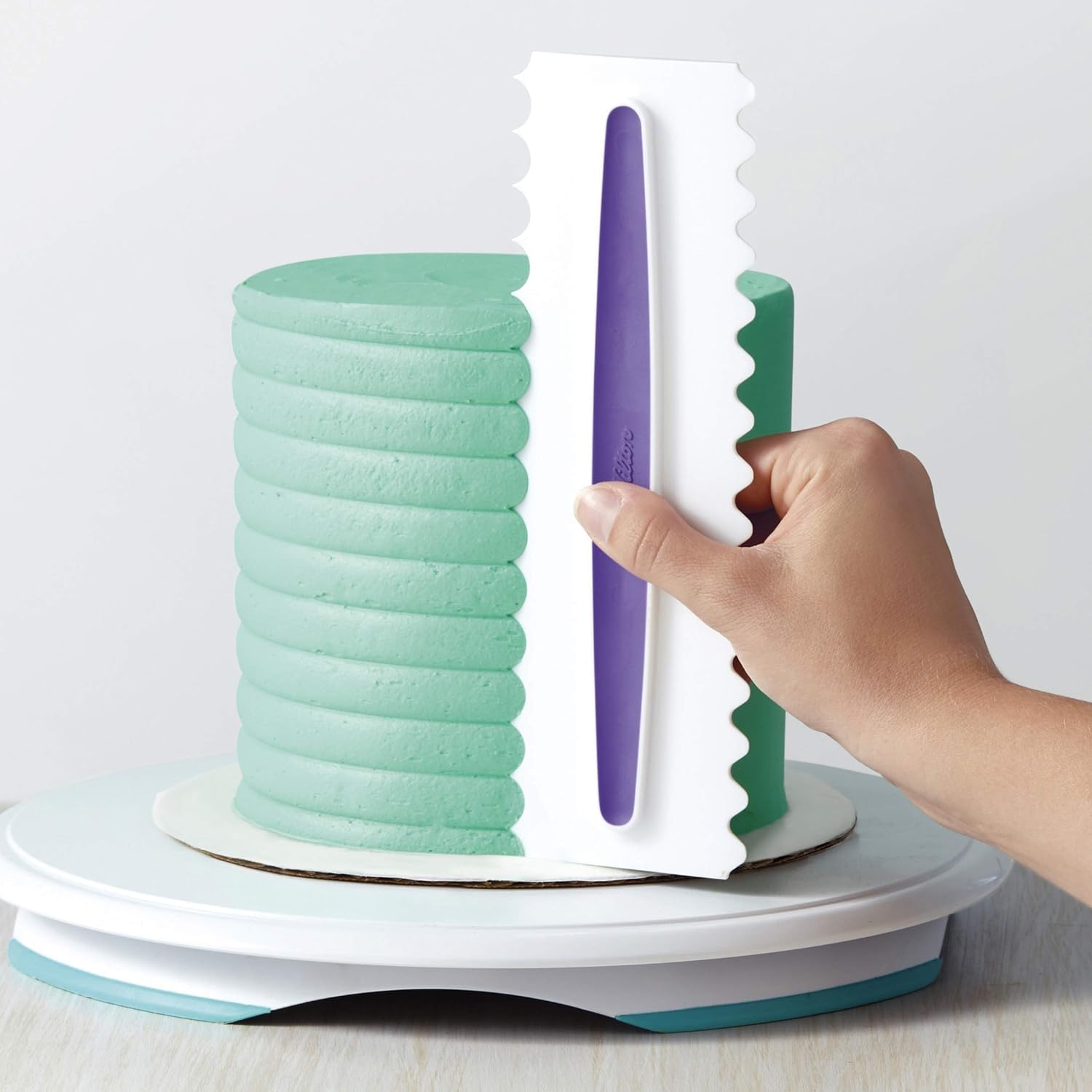 Wilton bakery perfection scraper delivers flawless frosting and clean cake edges