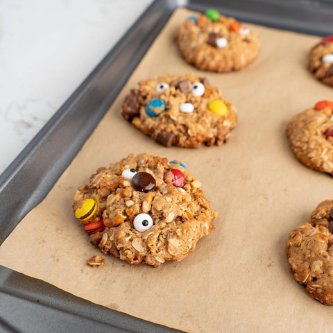 Wilton Gold Premium sheet is dishwasher-safe for convenient cleanup.