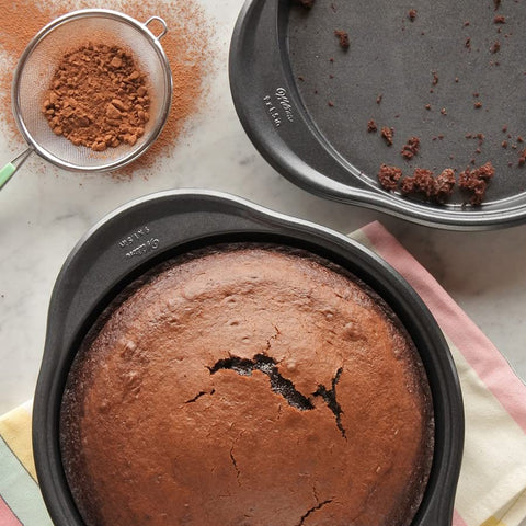 Wilton Platinum dishwasher-safe icon closeup for easy cleanup.