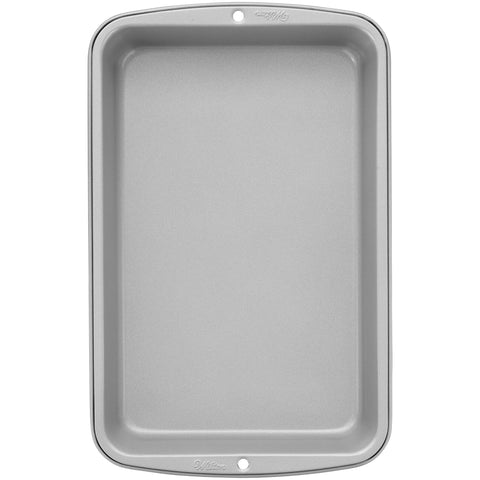 Wilton Recipe Right pan with non-stick coating for effortless food release.