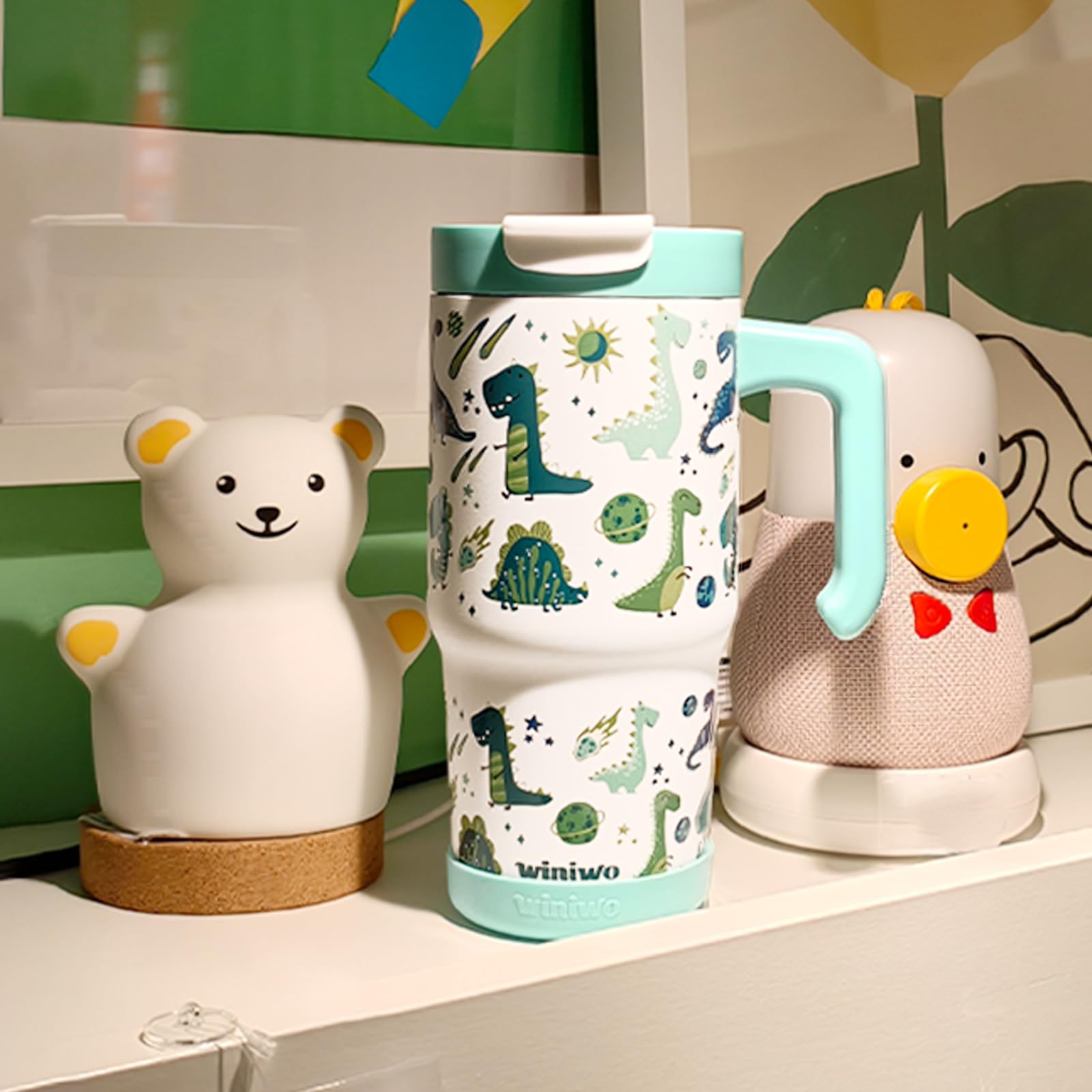 WINIWO kids tumbler showing the 2-in-1 sip-swig lid for versatile sipping.