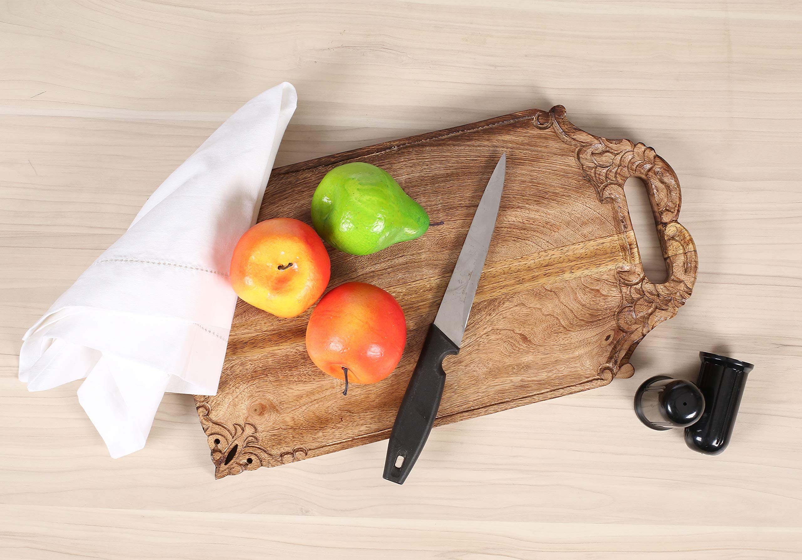 Winlay Mango Wood serving tray — cheese board feature for stylish entertaining.