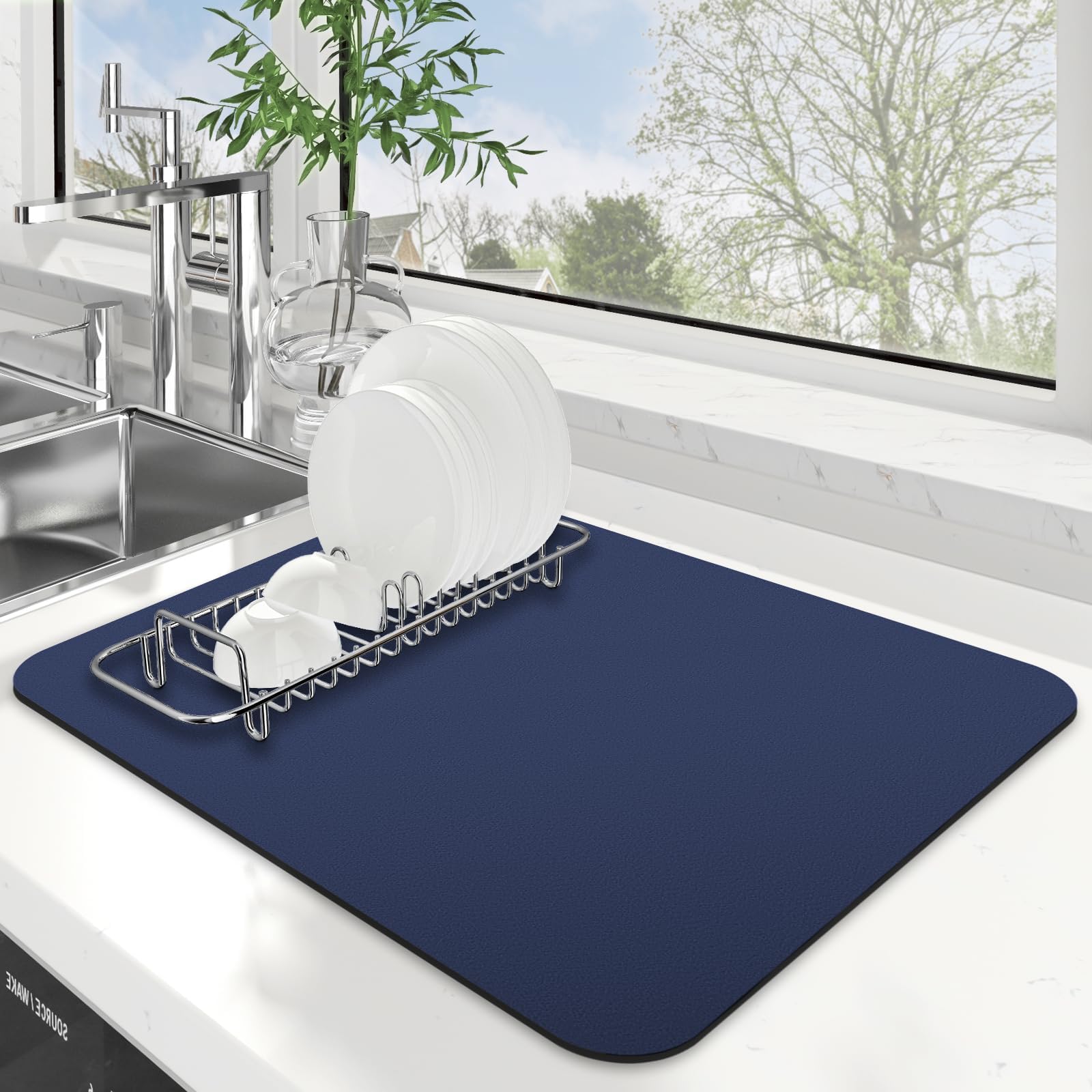 WISELIFE dish drying mat close-up shows rapid absorption for a dry countertop