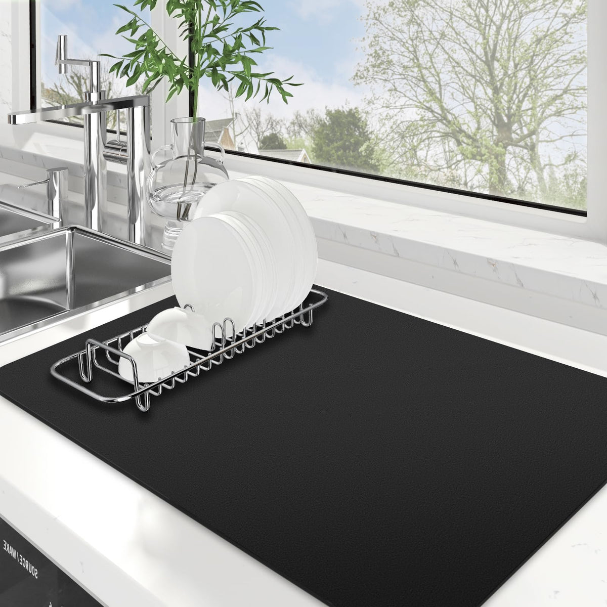 WISELIFE dish drying mat absorbs water rapidly on the counter.
