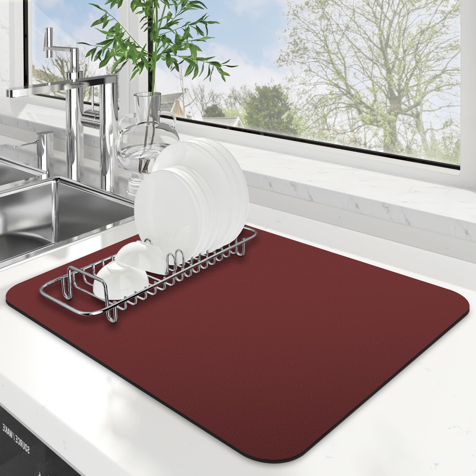 WISELIFE dish drying mat showing rapid absorption for clean countertops.