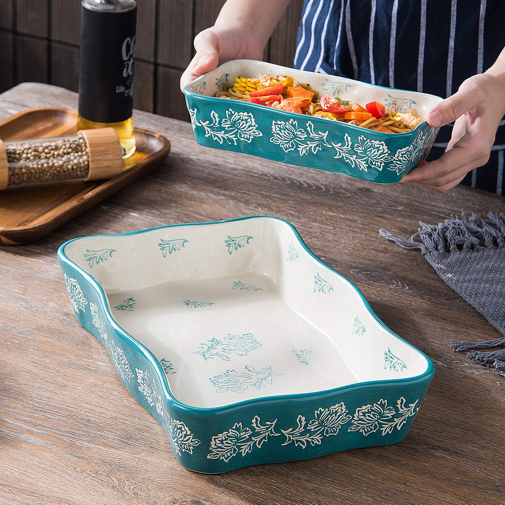 Wisenvoy ceramic casserole dish close-up pattern decor