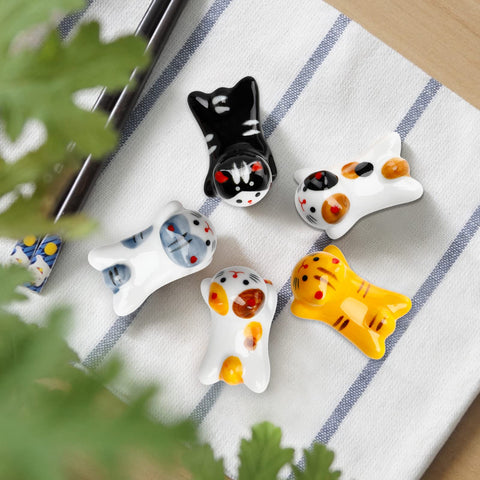 Woerma cat-chopstick-rest-style-c handmade ceramic finish is easy to wipe clean.