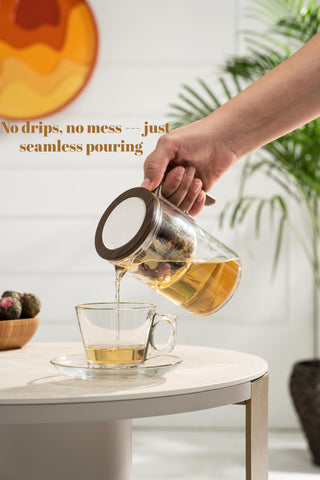 WOLTBLOOM Enchanti Teapot with drip-free spout reduces spills during serving