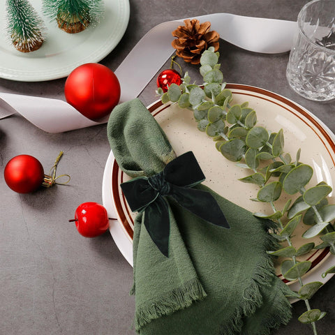 Wonlex Christmas napkin ring adds sparkle to napkins and beverages.
