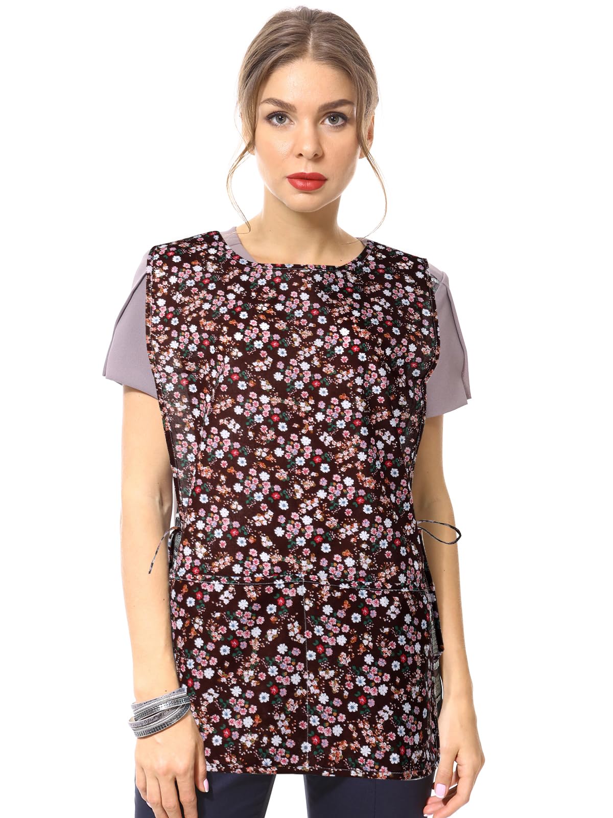 Woonfond Cobbler Apron with floral-geometric motif, versatile for garden tasks.