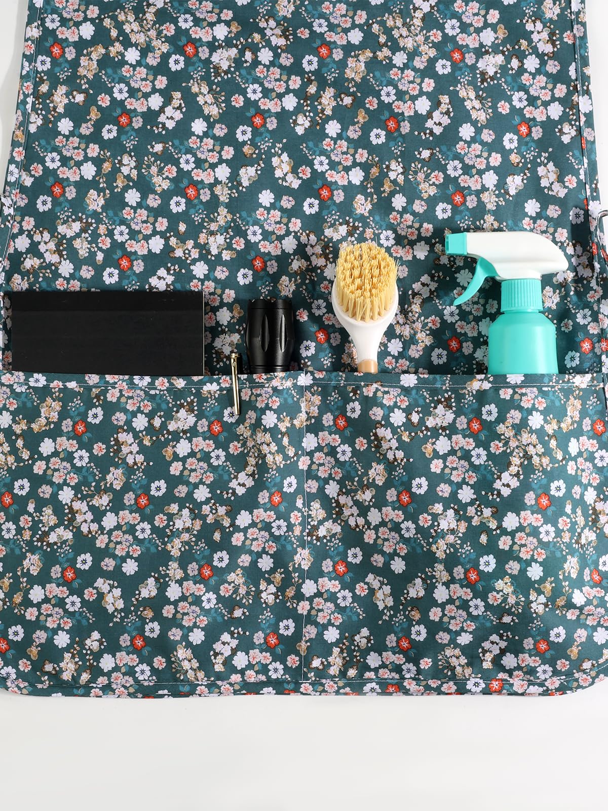 Woonfond Cobbler Apron, colorfast fabric, vibrant prints after washes.