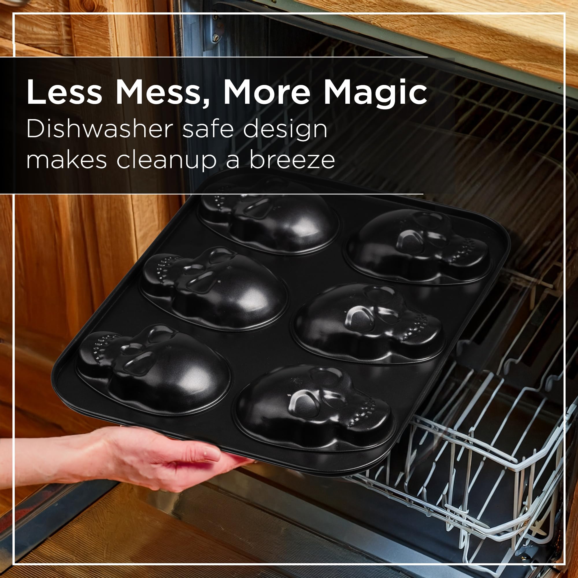 Wrenbury quick-release skull pan helps reduce mess during baking.