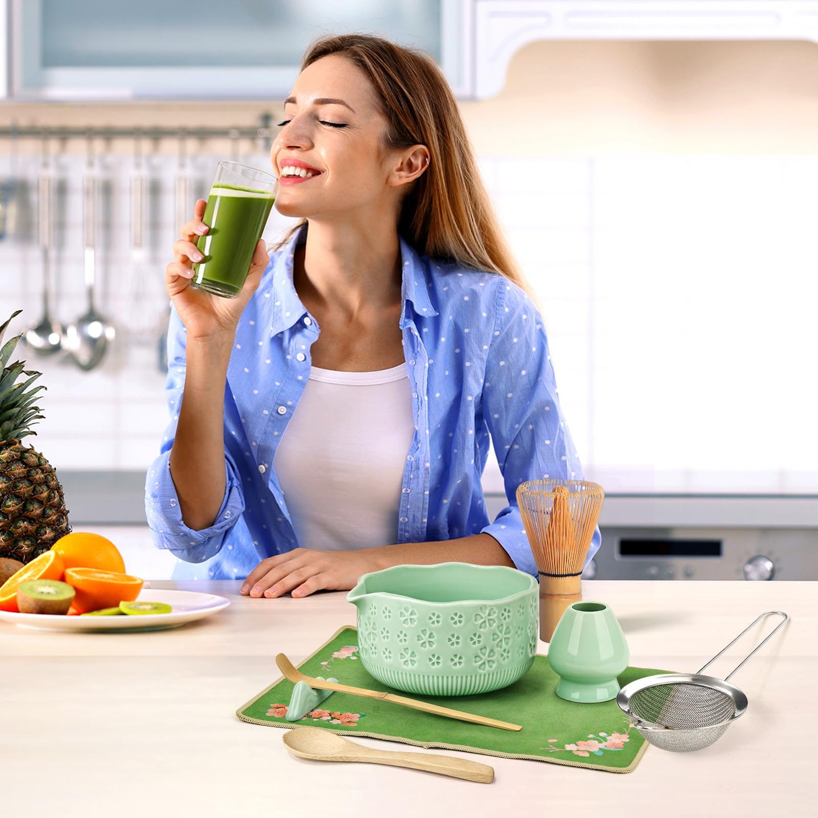 Wurmenin sifter ensures fine, even matcha powder for smooth drinks.