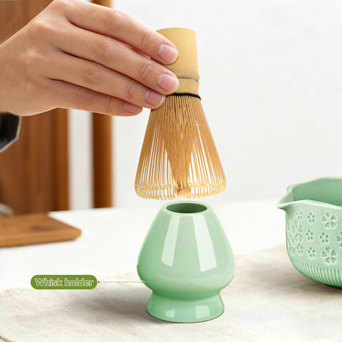 Wurmenin tea towel helps keep the workstation clean and tidy.