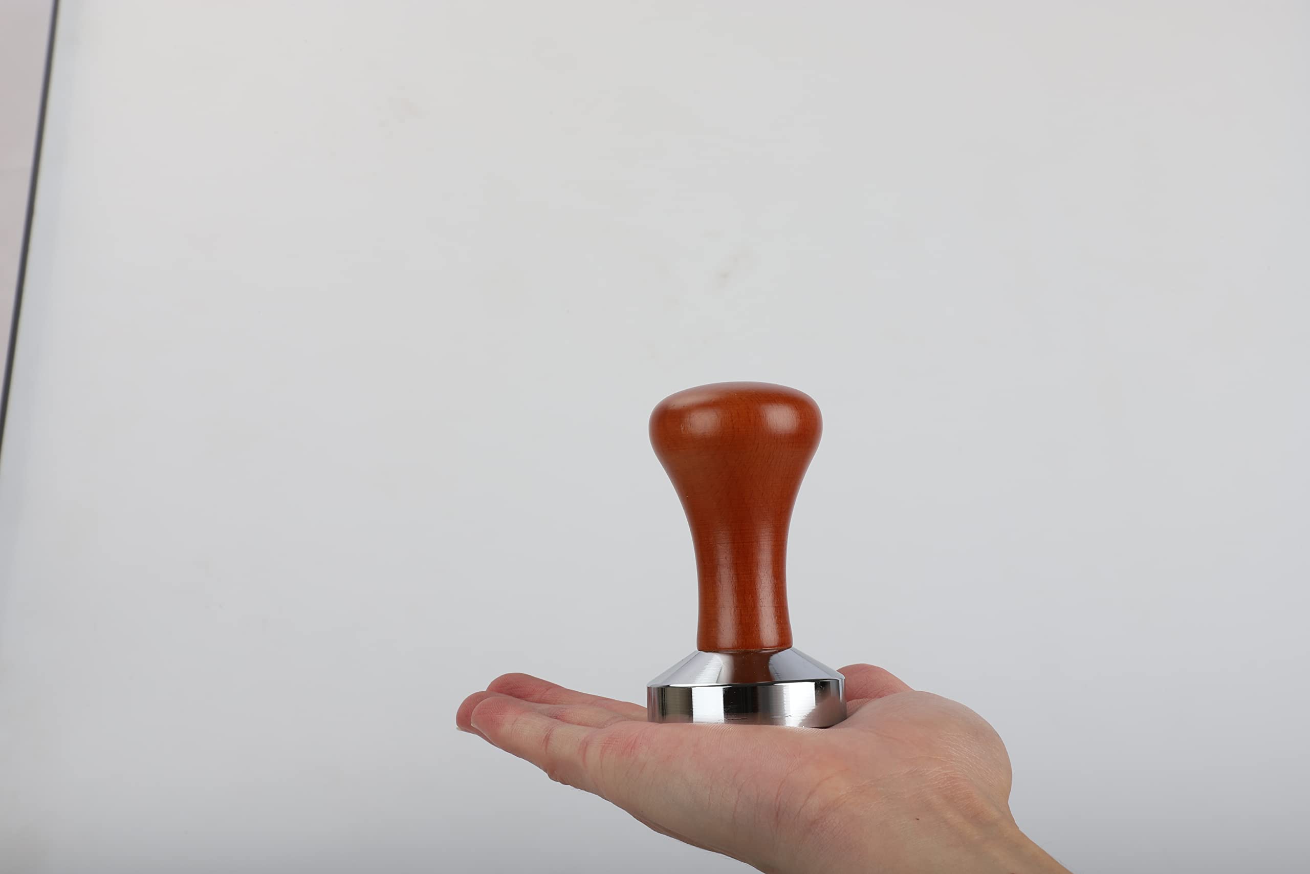 WYLOSUA tamper stands up to daily use for reliable tamping.