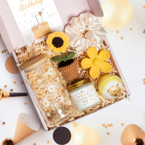 XGFYYMM scented candle from the birthday gift box promotes relaxation after the party.