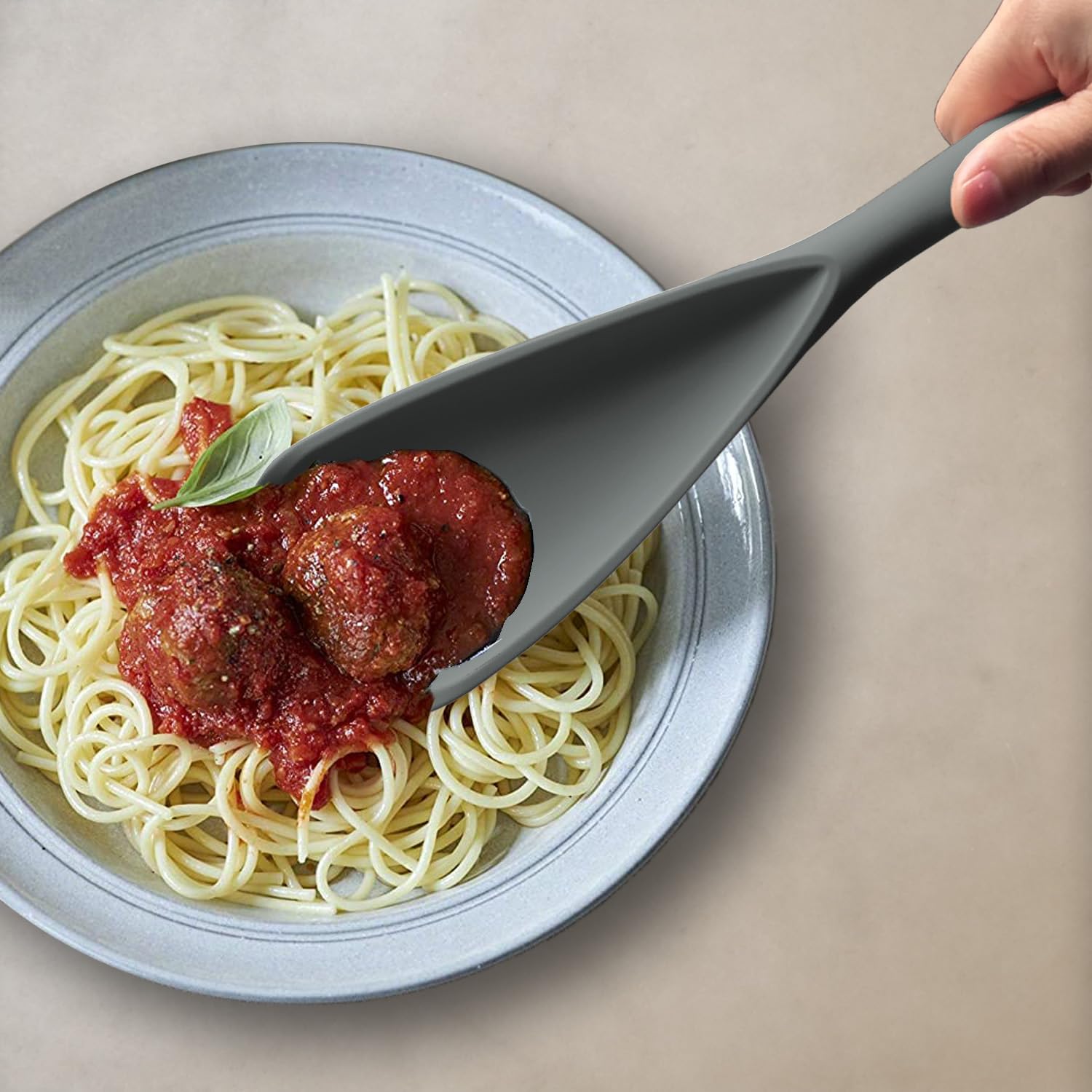 XiaoZu dishwasher-safe silicone spatula stays clean and ready for kitchen tasks