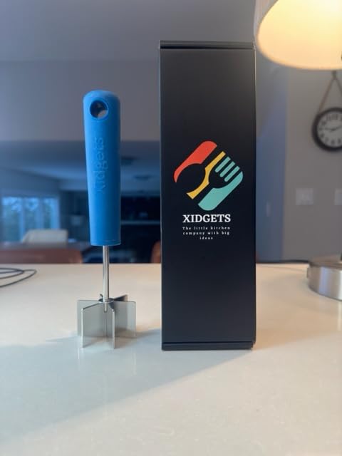 Xidgets pro-grade kitchen tool for reliable meat mashing and tenderizing
