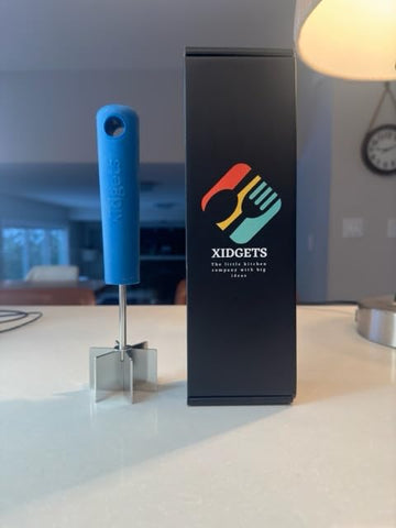 Xidgets pro-grade kitchen tool for reliable meat mashing and tenderizing