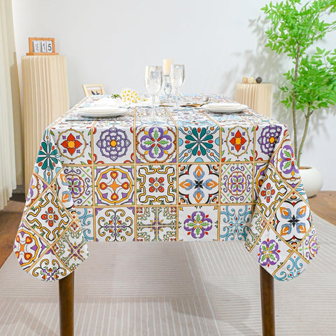 Xirggur rectangle tablecloth showing soft flannel backing for non-slip grip.