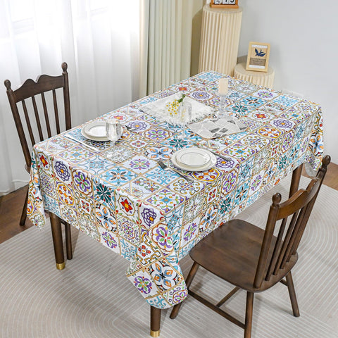 Xirggur 60x84 rectangle tablecloth fitting eight to ten seats.