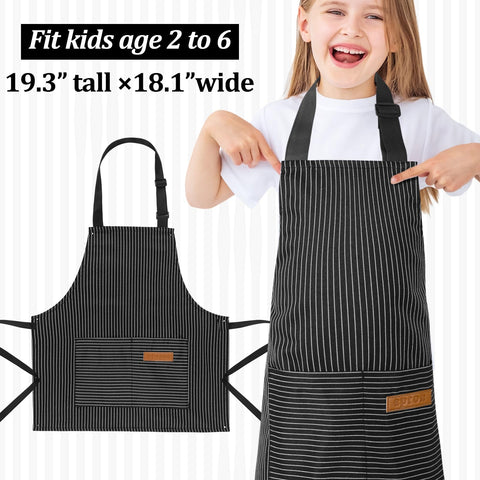 XLSXEXCL two-deep-pockets striped apron helps kids stay organized during activities.