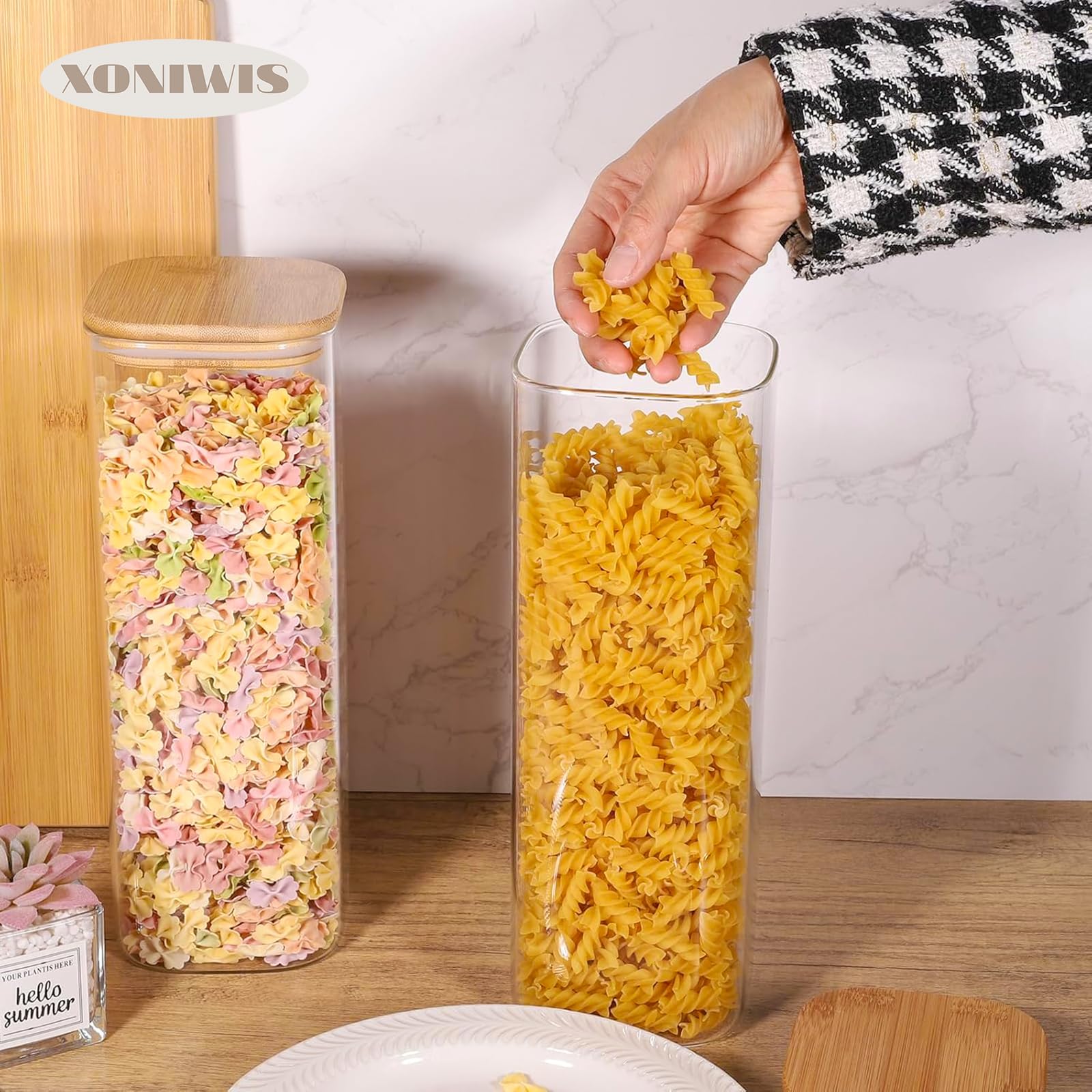 Xoniwis wide-mouth jars enable easy cleaning and filling.