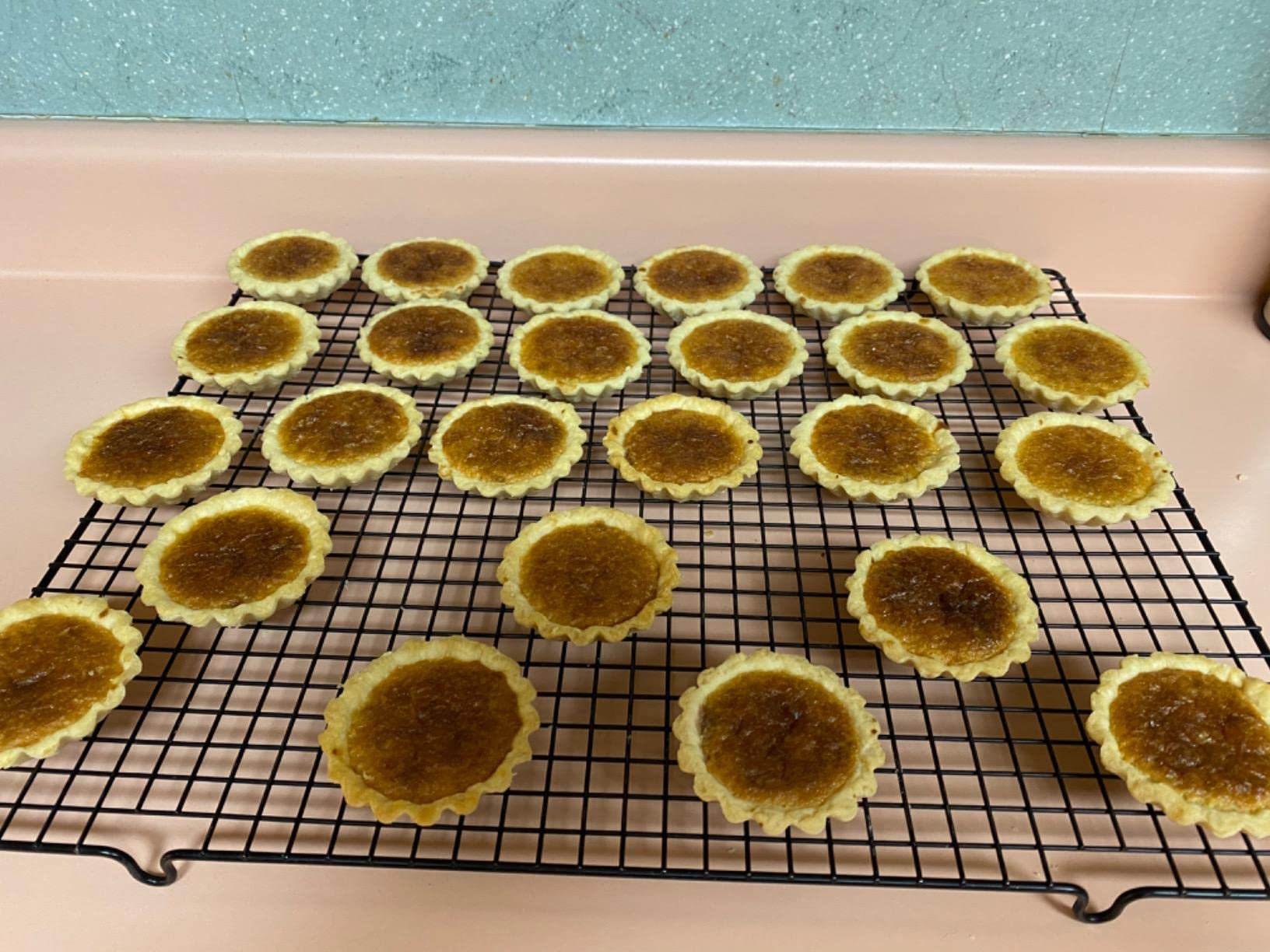 Xstronq supports confident baking with durable, dishwasher-safe design