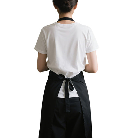 Xtilkmght apron features two front pockets for tools and phone