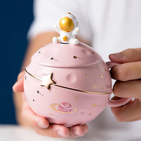 Yalucky Astronaut Cup lid and spoon keep beverages ready and convenient