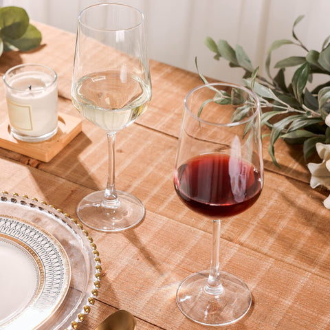 Yangnay seamless-base glasses offer stability and reduce tipping during gatherings.