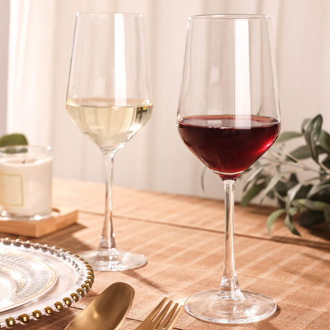 YANGNAY seamless-base wine glass provides stable balance on any table.