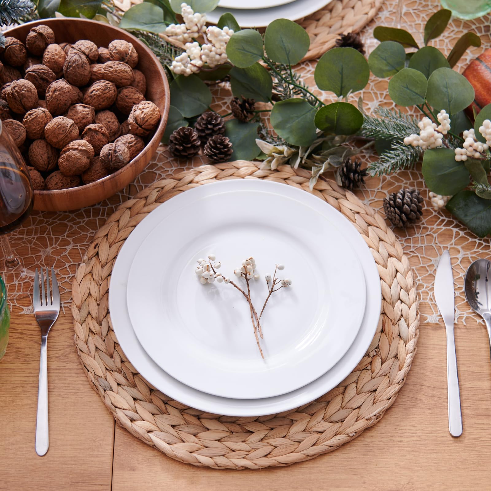 YANGQIHOME round placemats in natural tones for festive fall and Thanksgiving tables