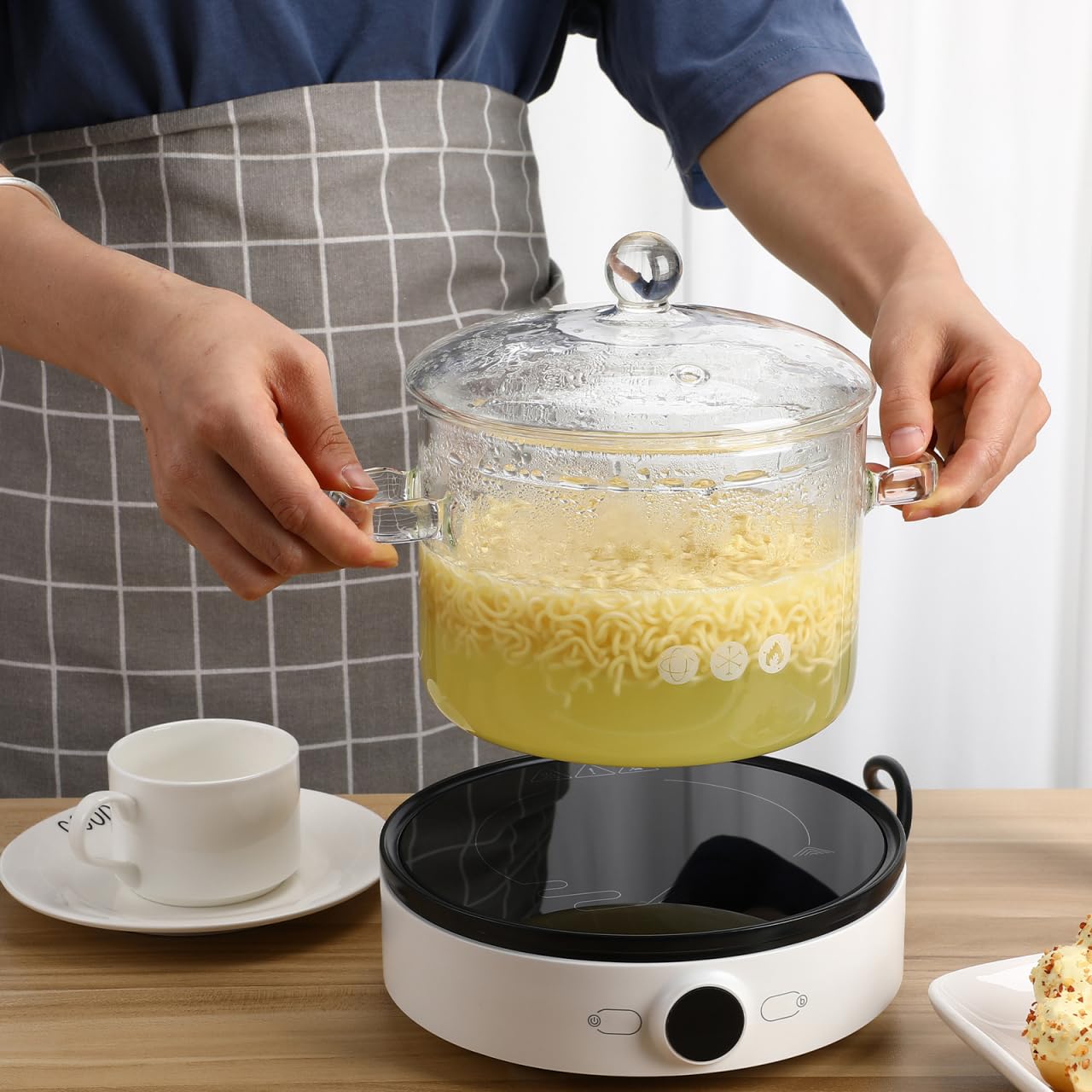 Yardwe glass cookware cleans easily after use and resists stains
