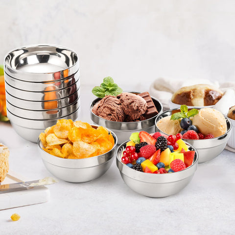 Yarlung salad and fruit bowls suitable for picnics or meal prep